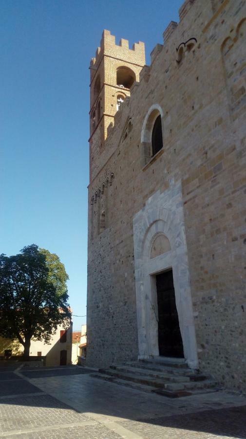 Maison Au Pied De La Cathedrale Elne Exteriör bild